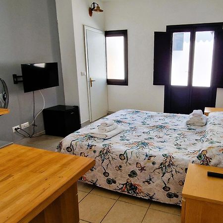 3 Mini Studios In Синискола Екстериор снимка