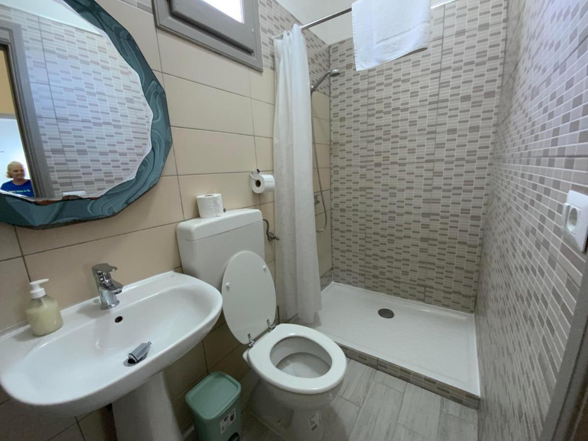 3 Mini Studios In Синискола Екстериор снимка
