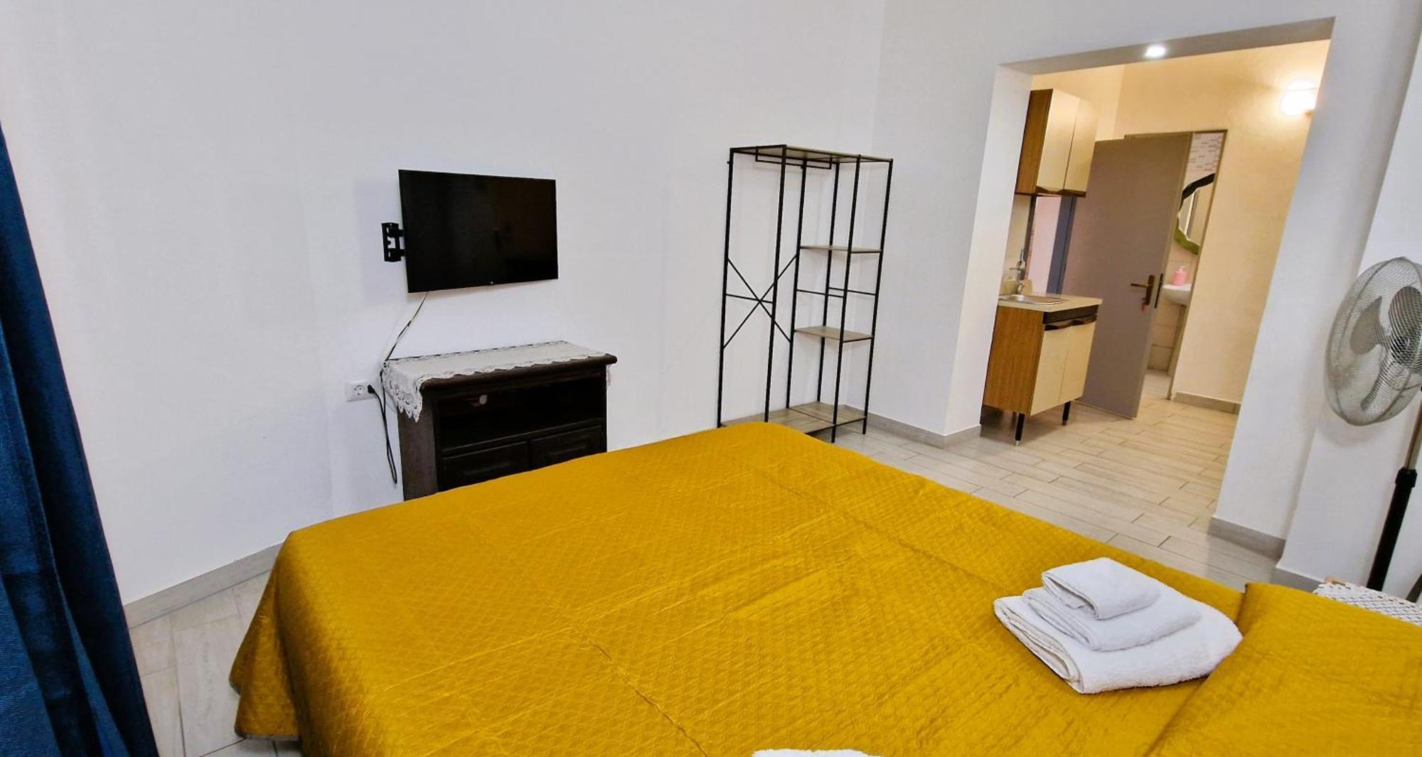 3 Mini Studios In Синискола Екстериор снимка