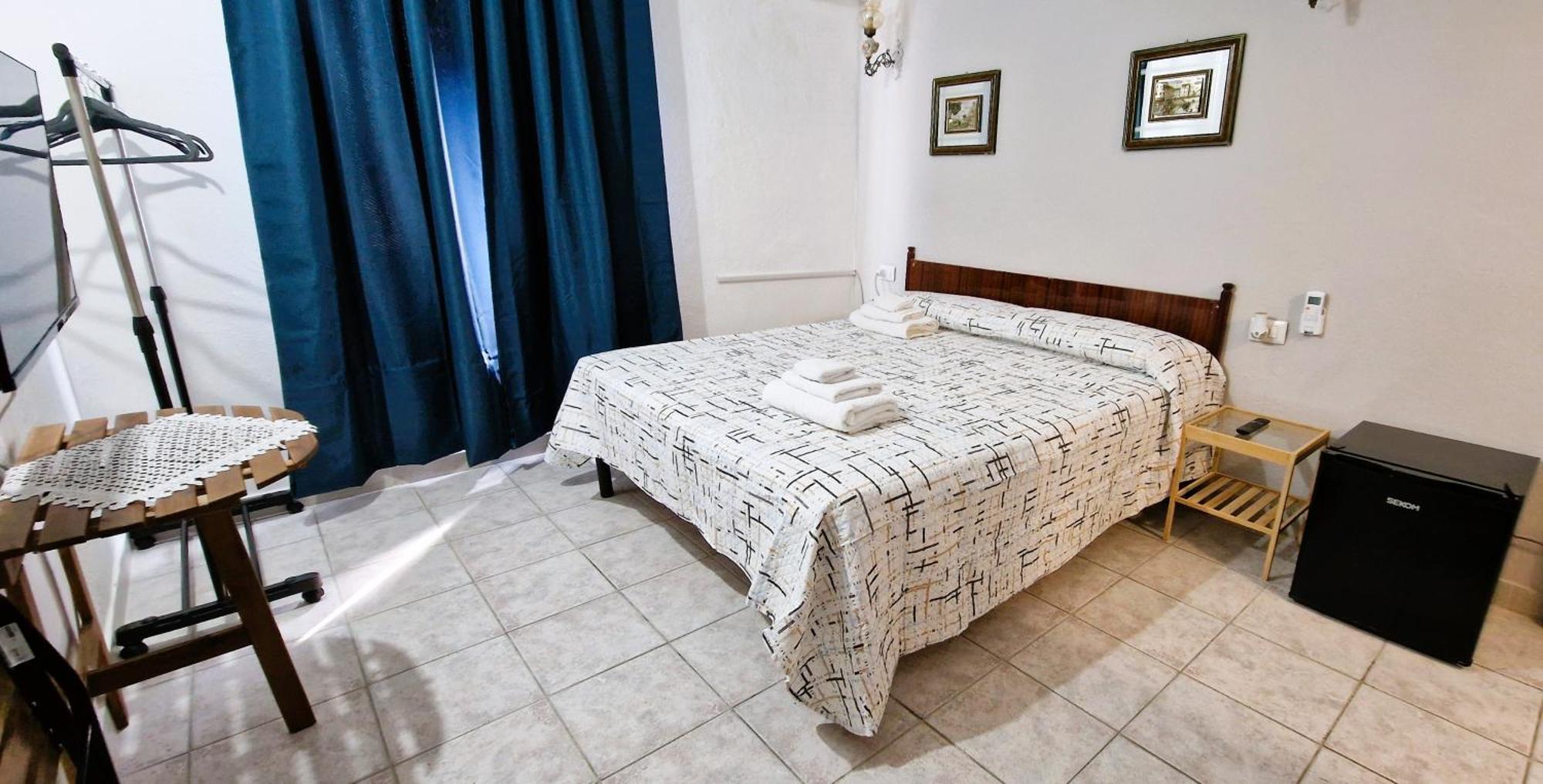 3 Mini Studios In Синискола Екстериор снимка