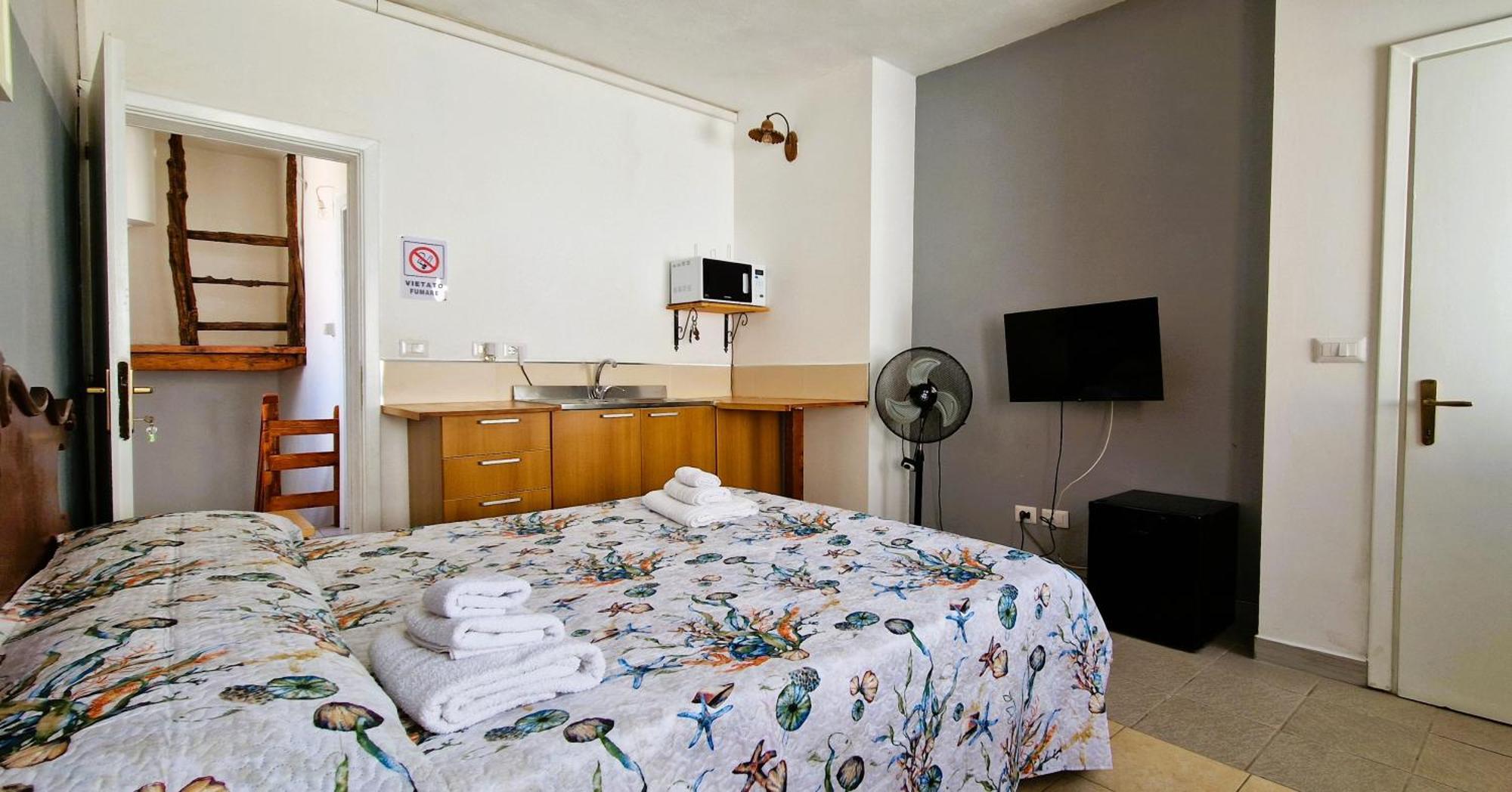 3 Mini Studios In Синискола Екстериор снимка